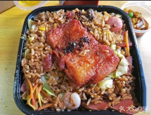 港小妹港式鐵板炒飯加盟