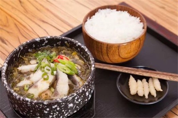 琪琪酸菜魚加盟