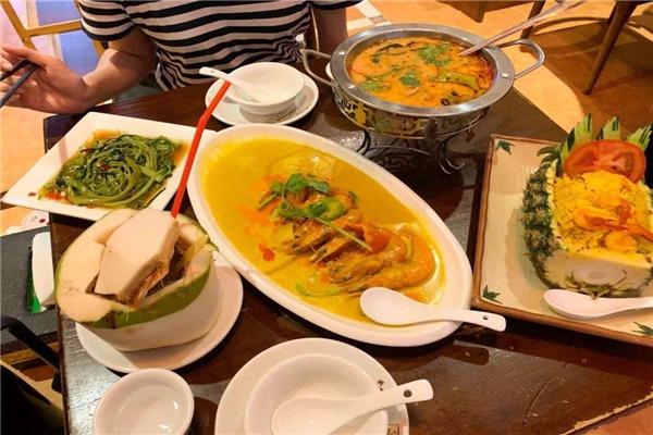 粵膳梅煲仔飯加盟