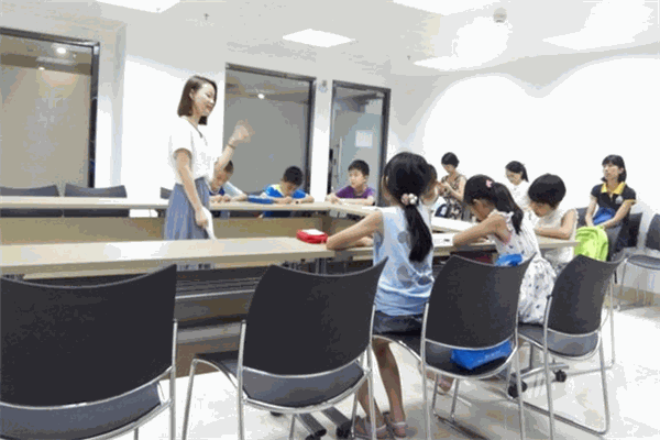 簡而明國際英語加盟