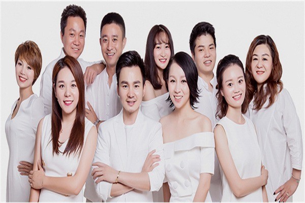 方梓毅半永久化妝學院加盟