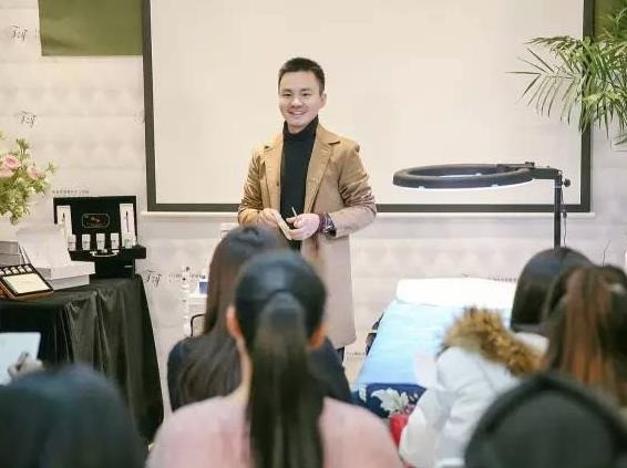 方梓毅半永久化妝學院