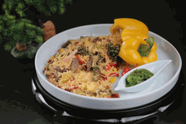 茶油易拉罐炒飯