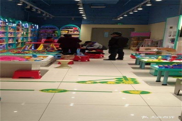童年無限玩具體驗店加盟