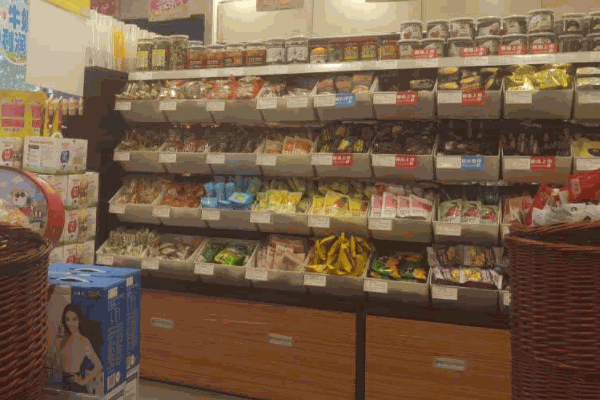 小嘴嘟嘟零食店加盟