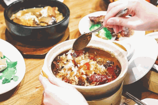 小廚館家味煲仔飯加盟