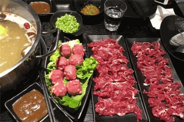 牛牛牛火鍋