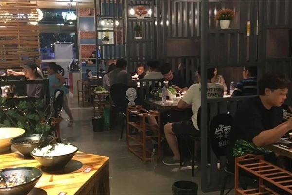 聚齊兒重慶老火鍋懷舊主題餐廳加盟