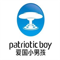 愛國小男孩加盟