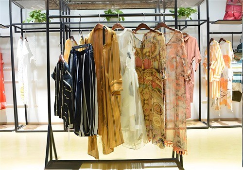 依品折尚折品牌女裝折扣加盟