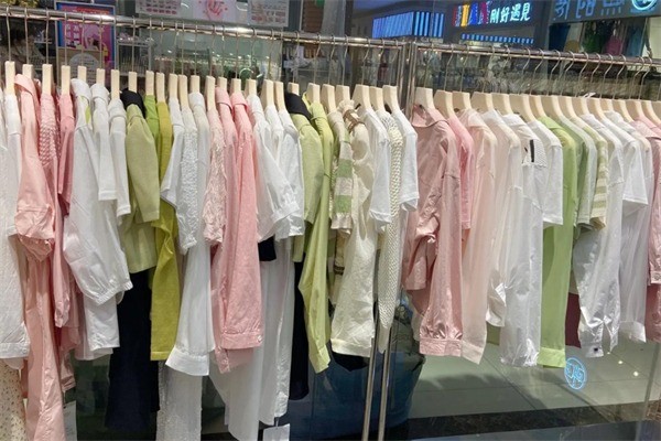 桔子服裝店加盟