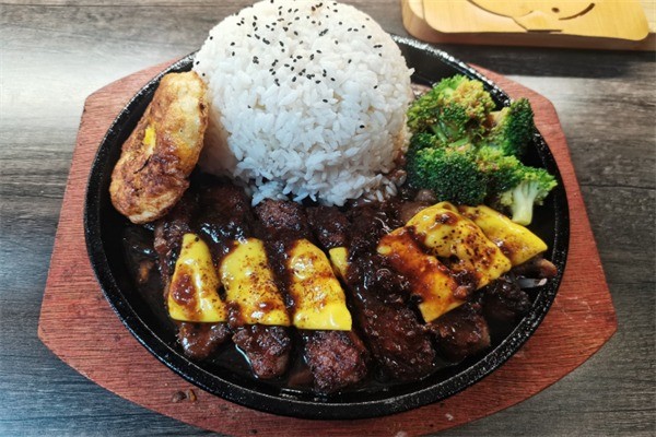 至尊牛排飯加盟