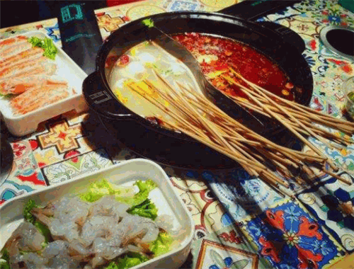 胡串門