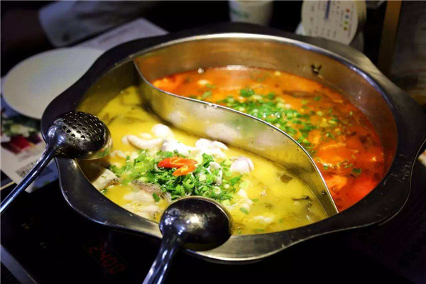 萬殿一煲酸菜魚