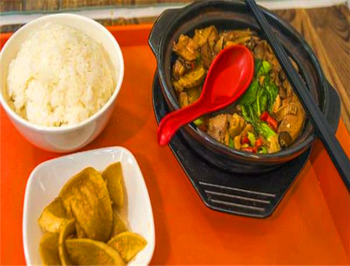 藍雨黃燜雞米飯加盟