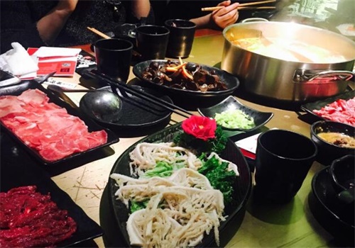 左庭右院牛肉火鍋加盟