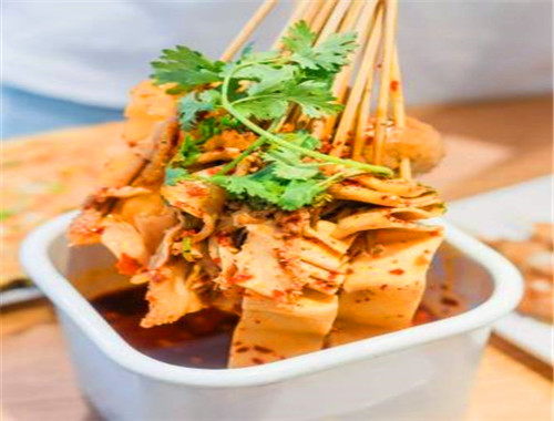 啊六麻辣香串串加盟