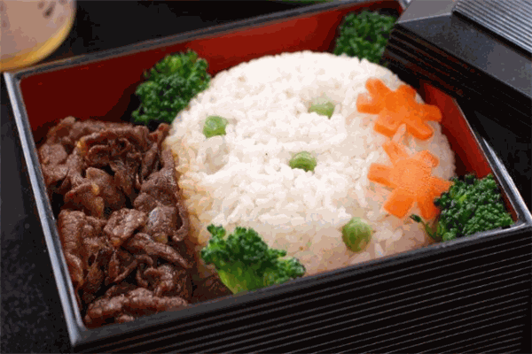 偶拌牛肉飯加盟