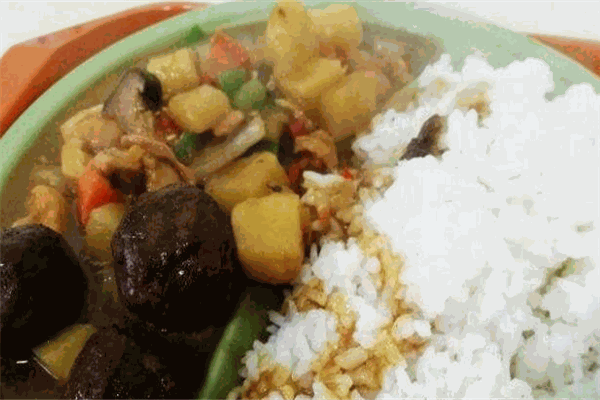辛小牛燜汁牛肉飯加盟