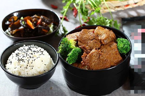 懶骨頭排骨米飯