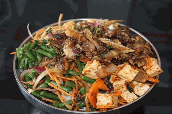 小饞貓烤肉拌飯