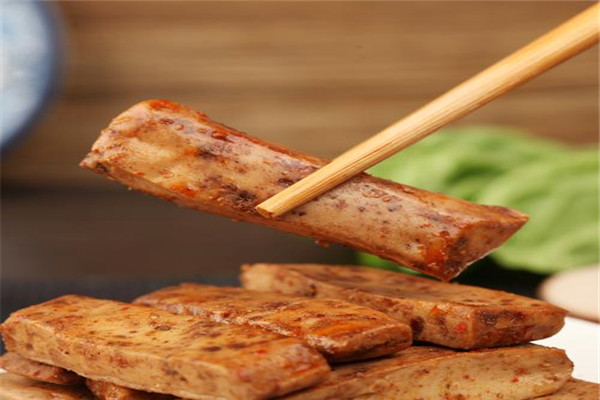 大嘴巴零食加盟