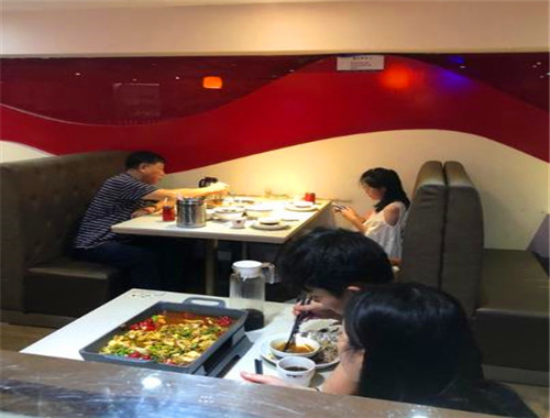 辣得叫湘菜館