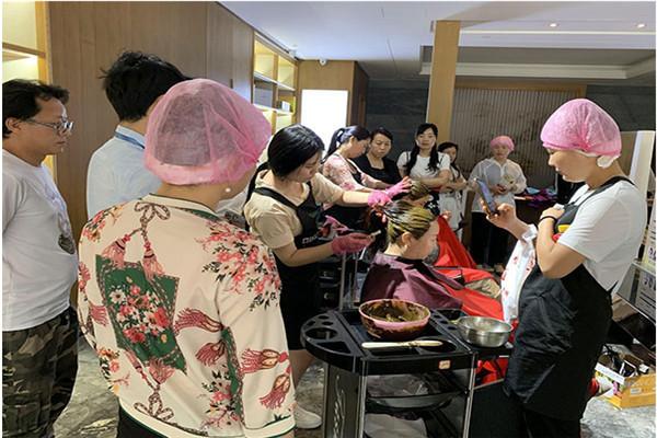 帝闊植物養發館加盟