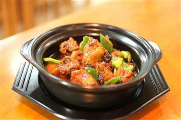 食客領(lǐng)先黃燜雞米飯