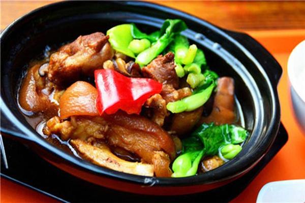 食客領(lǐng)先黃燜雞米飯