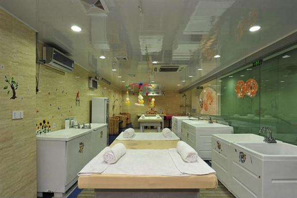陽(yáng)光寶寶嬰兒游泳館加盟