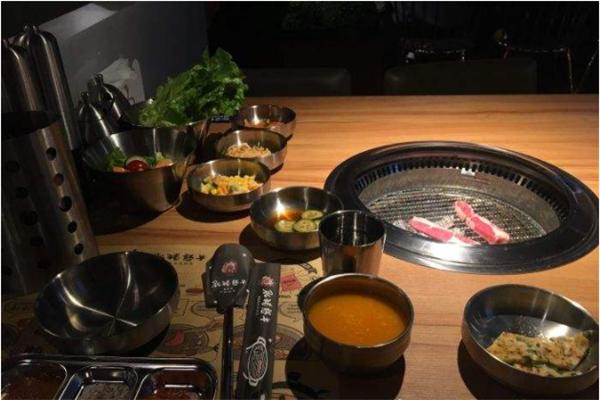 肥豬憨牛