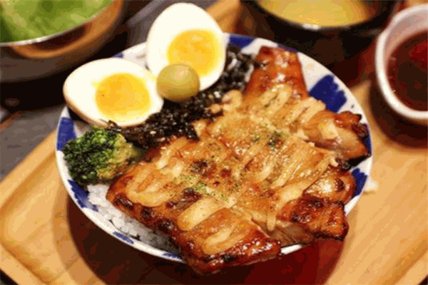 開丼烤肉丼飯加盟
