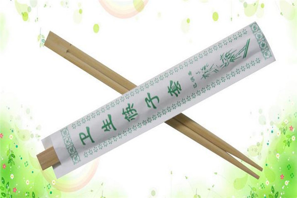 東方博奧環(huán)?？曜蛹用?></p>
<h2>東方博奧環(huán)?？曜蛹用藘?yōu)勢(shì)-市場(chǎng)前景無(wú)限，加盟就致富</h2>
<p>1.東方博奧環(huán)?？曜幼鳛?3億人口的我國(guó)，每年用于生產(chǎn)木質(zhì)方便筷需要的木材，據(jù)相關(guān)部門(mén)統(tǒng)計(jì)，大約每年有30-50平方公里的森林面積被伐沒(méi)。東方博奧環(huán)?？曜訛楸Ｗo(hù)生態(tài)平衡，努力縮小與發(fā)達(dá)森林覆蓋率的巨大差距，林業(yè)總局曾宏觀調(diào)控生產(chǎn)食用筷子對(duì)使用木材的嚴(yán)格審批控制權(quán)，今后將不再使用良木生產(chǎn)一次性筷子。東方博奧環(huán)?？曜硬捎脧U紙制成，在市場(chǎng)上存在著無(wú)比巨大的商機(jī)。制作東方博奧環(huán)?？曜永脧U報(bào)紙，書(shū)本紙，草紙，配食品添加劑等均可生產(chǎn)。</p>
<p>2.東方博奧環(huán)保筷子成本和同質(zhì)量的木、竹筷子相比，紙筷子的成本低。就以一次性筷子為例，一雙長(zhǎng)度在18-19公分的一次性筷子，紙筷子的綜合成本是7-8厘，而木筷子的成本就要在1分5以上。而且次品很多，竹筷子成本就要更高一些。東方博奧環(huán)?？曜油庥^美，紙筷子從表面看有些象塑料或筷子。東方博奧環(huán)?？曜邮潜本〇|方奧博科技有限公司的主打產(chǎn)品，東方博奧環(huán)?？曜由a(chǎn)技術(shù)是北京東方奧博科技有限公司嚴(yán)格把關(guān)，衛(wèi)生、環(huán)保一個(gè)不會(huì)落下。</p>
<p>3.傳承千年的文化文明，東方博奧環(huán)保筷子推出的一次性環(huán)保筷子生產(chǎn)工藝，盛裝著陸，具環(huán)保意識(shí)、優(yōu)合格品質(zhì)、精美外觀、低廉成本，東方博奧環(huán)保筷子讓全世界感受到了它的敦厚溫暖的華夏風(fēng)情，象一股颶風(fēng)，必然掀起一輪一次性餐具的流行風(fēng)暴，締造出一個(gè)又一個(gè)財(cái)富神話，幫您實(shí)現(xiàn)暴富夢(mèng)想!東方博奧環(huán)?？曜油瞥龅脑O(shè)備既適宜家庭生產(chǎn)又可加盟辦廠，家庭生產(chǎn)加盟幾千就可出成品。東方博奧環(huán)?？曜由a(chǎn)的筷子和傳統(tǒng)的木制筷子相比，降解，成本低，美觀，而且還可以做成有個(gè)性色彩的彩色筷子。</p>
<p>4.東方博奧環(huán)?？曜邮潜本〇|方博奧科技有限公司技術(shù)人員經(jīng)過(guò)反復(fù)研制、改進(jìn)，研制出一種利用各種廢紙代替木材制成的一次性環(huán)保筷子。東方博奧環(huán)?？曜永酶鞣N廢紙代替木材制成的一次性環(huán)保筷子的技術(shù)即解決了木材消耗的問(wèn)題，又從衛(wèi)生角度有了突破性的進(jìn)展，東方博奧環(huán)?？曜拥淖杂泄に囍惺褂玫奶砑訚?jì)均有國(guó)內(nèi)外食品標(biāo)準(zhǔn)論證，成品筷子有國(guó)內(nèi)名氣衛(wèi)生部門(mén)的檢測(cè)報(bào)告，完全不用擔(dān)心該東方博奧環(huán)?？曜訉?duì)您的健康有任何的不利。</p>
<p><img src=