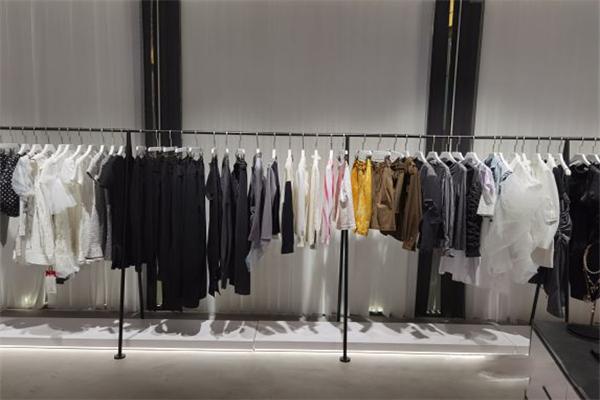 山坊服飾加盟