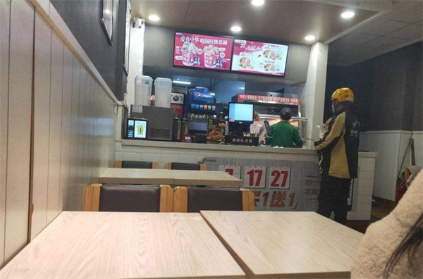 華萊士費及條件是多少？