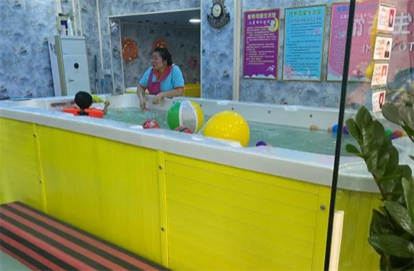 嬰兒游泳館費(fèi)多少錢？