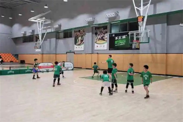 AAUsports美式籃球培訓俱樂部加盟