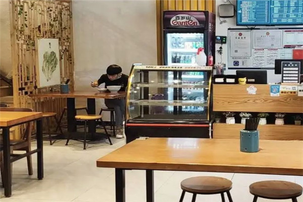 三百碗米粉店加盟