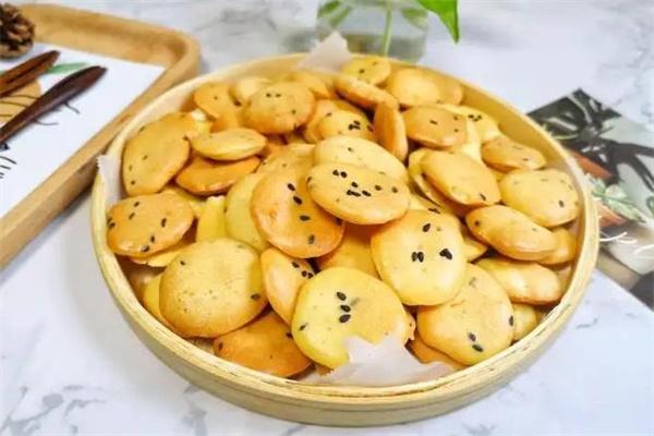 小嘴巴零食加盟