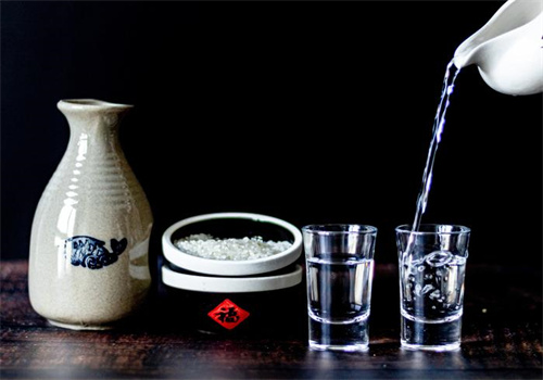 龍盛酒業(yè)加盟