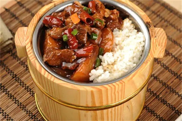 QQ桶飯加盟