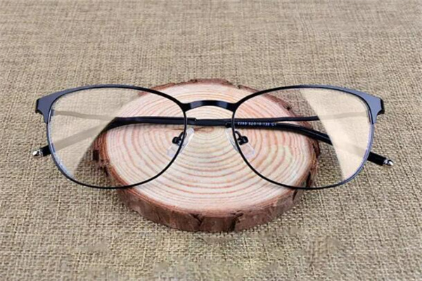 維仕眼鏡