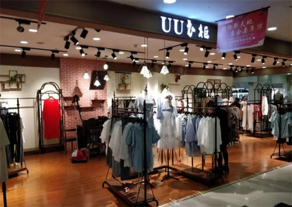 uu衣柜女裝加盟電話多少？