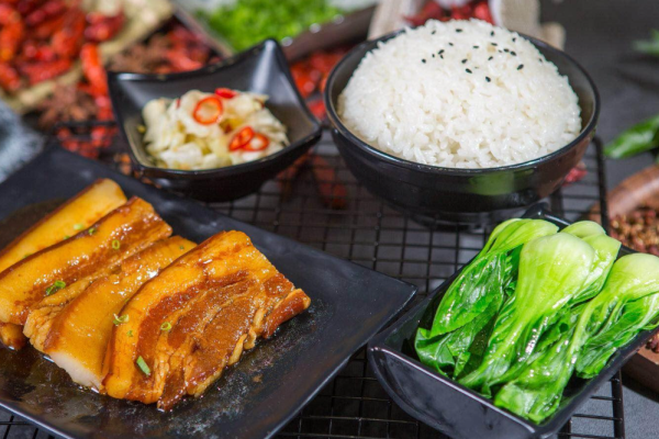 春哥豬蹄飯加盟