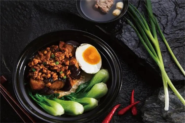 易大師煲仔飯加盟