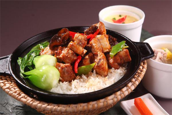 小鑫煲仔飯加盟