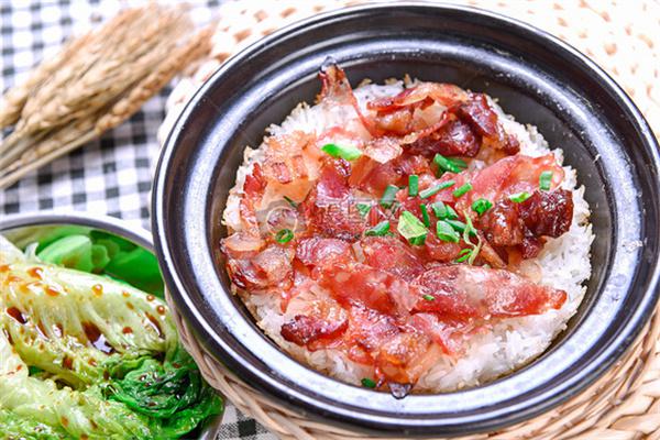 小鑫煲仔飯加盟