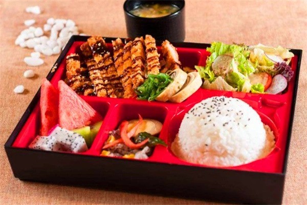 竹筒飯快餐加盟