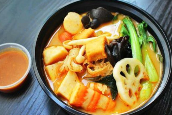 百財哥骨湯麻辣燙加盟